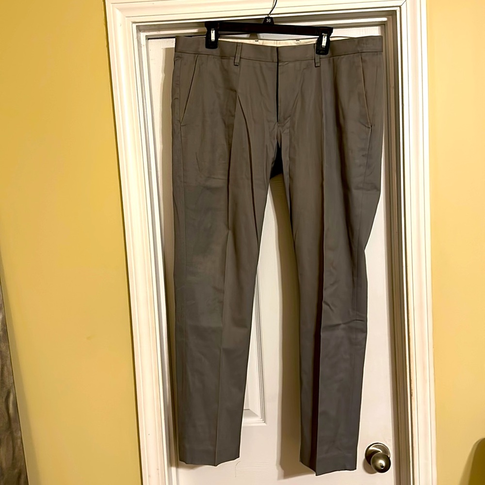 Express. Size 36x32 Color: Gray